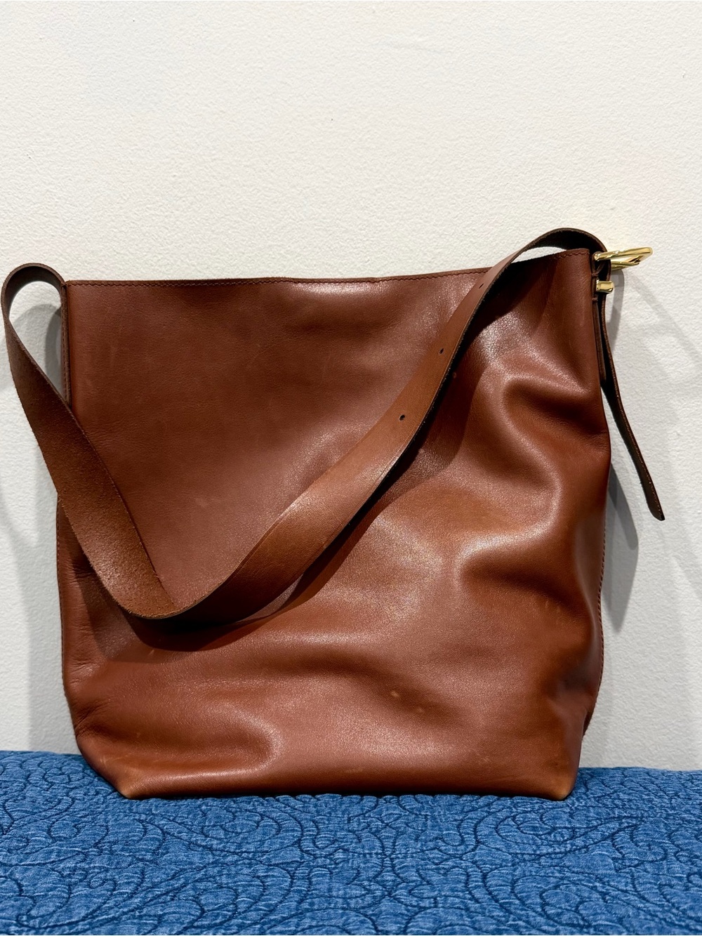 Madewell Women’s Essential Bucket Tote in Warm Cinnamon